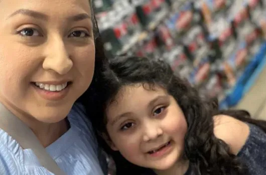 Tania and Valeria at the grocery store