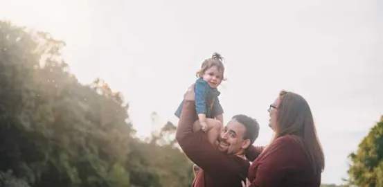 Andrew Komarow and family