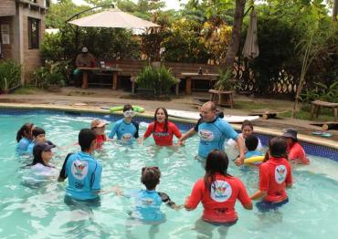 Surftismo, a program that uses surfing as therapy for autistics