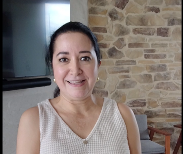 headshot of Blanca, mother of Mateo, a Hispanic brown hair light-skin woman